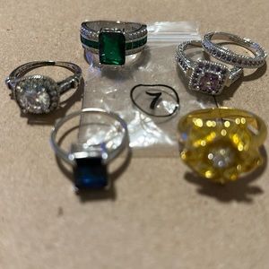 Here’s 6 beautiful 💍s that are perfect for any & all occasions. Silver except 1